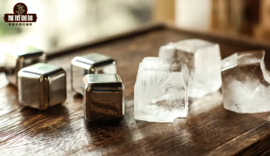 Does iced pour over preserve coffee flavor? A real-world comparison of stainless steel ice cubes vs. traditional ice cubes
