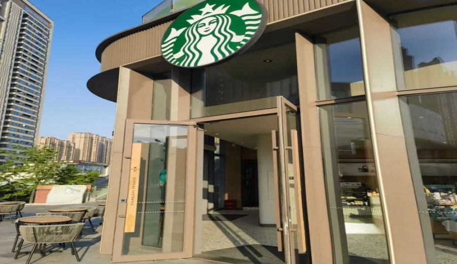 Analysis of Starbucks' Always-Open Store Policy: The Truth Behind Staff Concerns and Performance Challenges