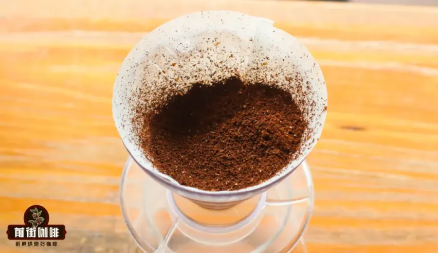 Pour Over Coffee Bed Leveling Tips: Avoid the Brazil Nut Effect to Ensure Even Extraction
