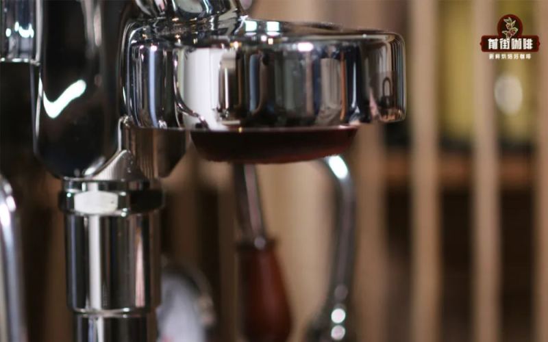 Espresso puck stuck to the brew head? 3 major causes and solutions explained in one go