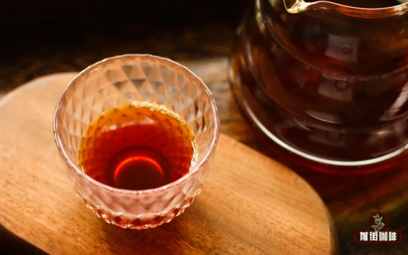 What’s the difference between the V60 and Kono pour over cones? Master pour over brewing techniques to elevate your coffee’s complexity