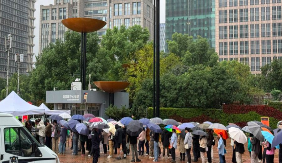 Shanghai Coffee Festival Hit by Sudden Heavy Rainfall: Muddy Open-Air Venue and Poor Emergency Response Spark Reflections