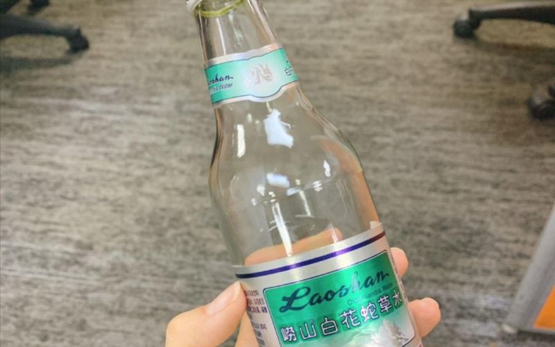 Tims teams up with Laoshan White Flower Snake Grass Water to launch a new cold brew product, sparking polarized reactions locally in Qingdao