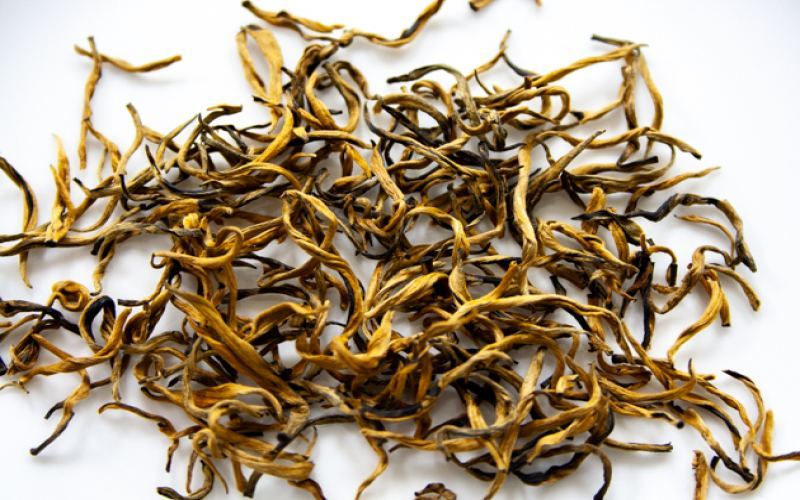 The Secret Behind the Golden Color of Dian Hong Golden Buds | Does a Higher Proportion of Golden Buds Mean Better Tea?