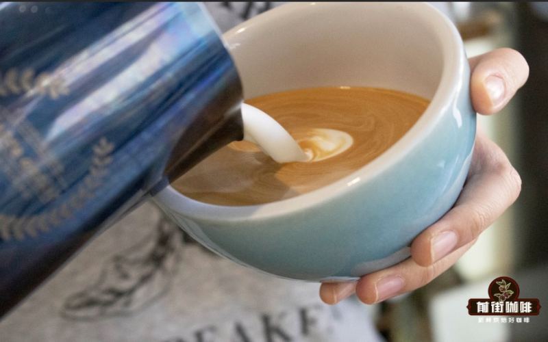 Coffee latte art always leaning to one side? 3 common composition mistakes and how to fix them