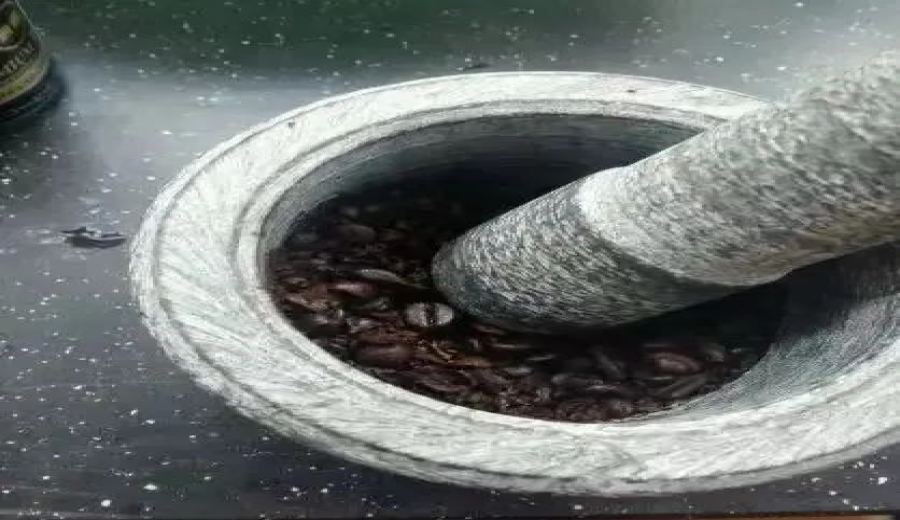 Essential Guide for Pour Over Beginners: A Complete Breakdown of Grind Size, Water Temperature, Coffee-to-Water Ratio, and Pouring Techniques