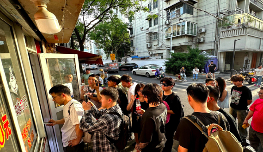 Nanjing’s 10-Yuan Instant Pour Over Coffee Goes Viral: Analyzing the Consumer Phenomenon Sparked by Guang Liang’s Queue