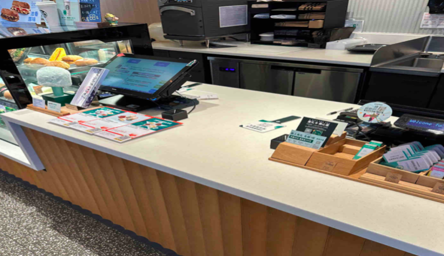 Starbucks' Order Screens Turned to Customers Spark Controversy: Insights into Staff Concerns and Operational Challenges