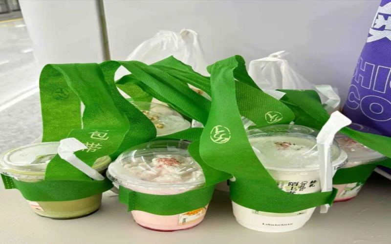 Is takeaway bubble tea only packed with cloth straps? Lishanshan Tea’s eco-friendly practice sparks safety debate