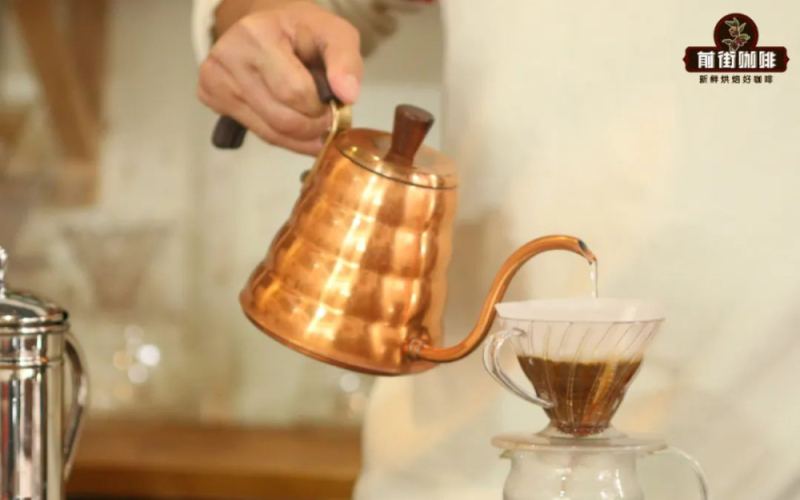Pour Over Coffee: A Complete Guide to the Three-Stage Pouring Technique – Timing, Water Level & Flavor Extraction