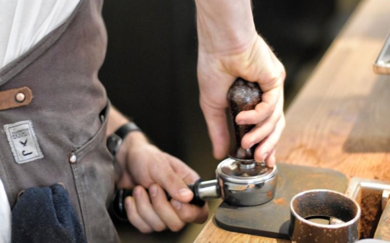 Cracking the Barista Career Ceiling: A Comprehensive Guide from Skill Advancement to Cross-Industry Development