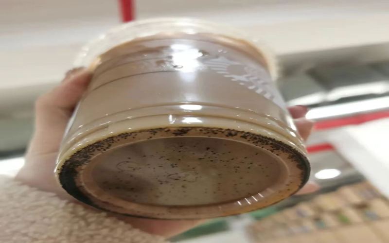 The black powder at the bottom of Starbucks' Salted Flat White is coffee powder — correct preparation and flavor analysis