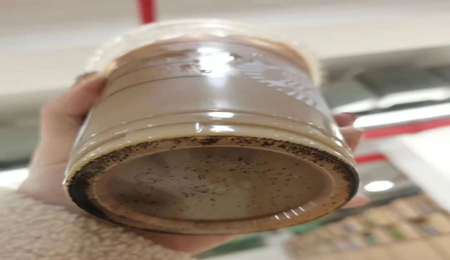 The black powder at the bottom of Starbucks' Salted Flat White is coffee powder — correct preparation and flavor analysis