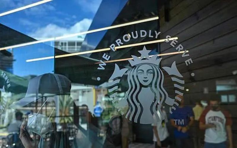Analysis of Starbucks Coffee Services and Counterfeit Stores: From Venezuela to American Campuses