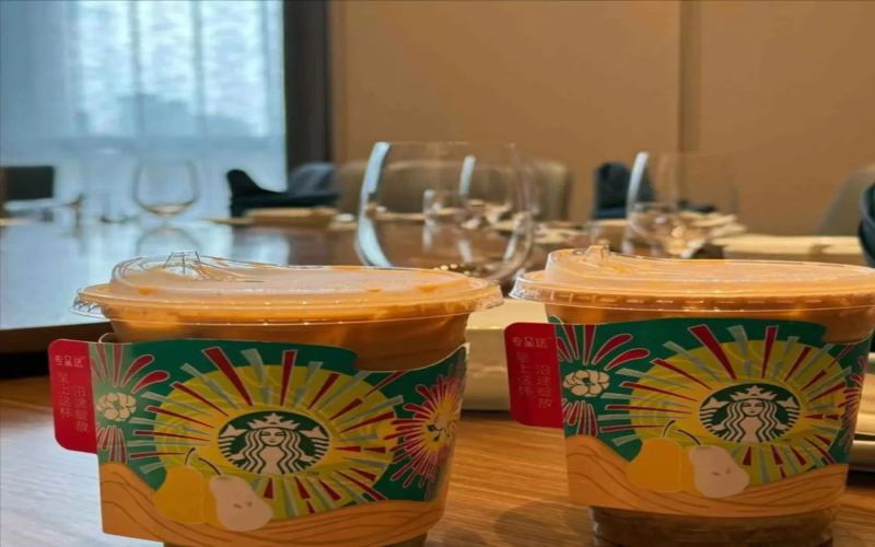 Starbucks tests the tea beverage market with new milk tea product—can its 36 RMB pricing compete with Luckin?