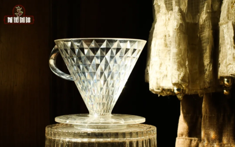 How to Choose a Pour Over Coffee Dripper? A Comprehensive Analysis of Flow Rate and Flavor Differences Between the Kalita Wave Diamond Dripper and Hario V60