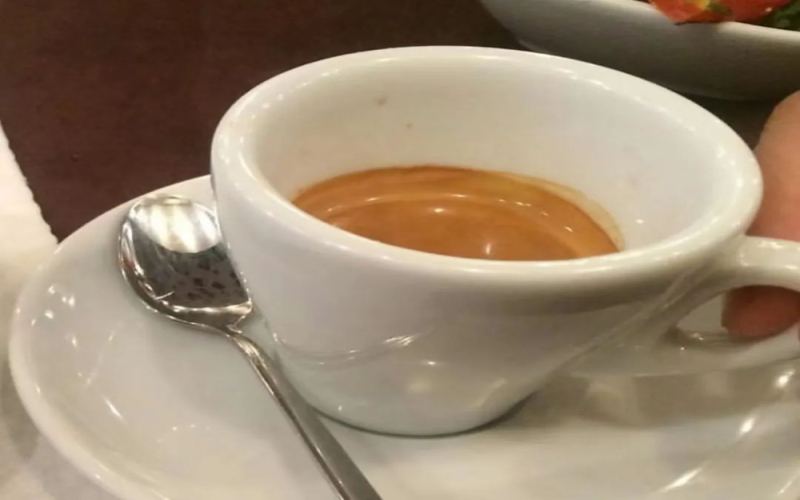 Is it normal for an espresso extraction to take over 40 seconds? Understanding extraction parameters and consumer rights through an Americano complaint