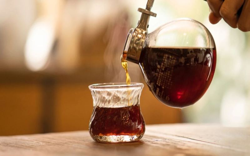 In-depth Analysis of Flavor Differences Between Siphon and Pour Over Coffee: How Brewing Methods and Filters Affect Taste?