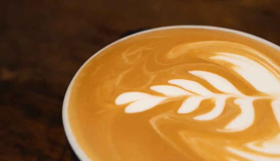 Latte Art Pouring Fusion Techniques: Master Four Key Details for a Clean Liquid Surface