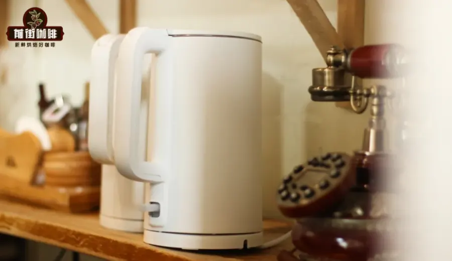 Pour Over Coffee Must-Read: The Principle Behind Narrow Spouts and Practical Alternatives to Regular Electric Kettles