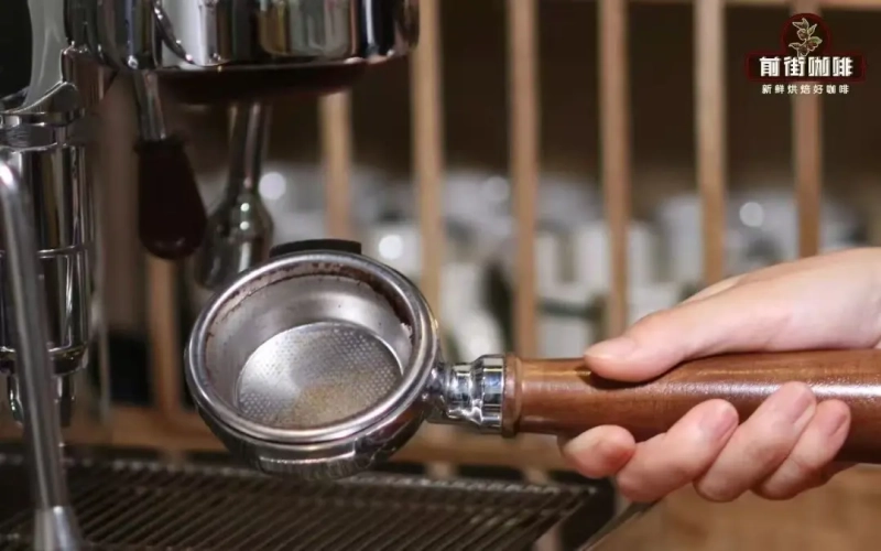 Is your espresso puck sticking to the group head after extraction? Causes and proper operation explained