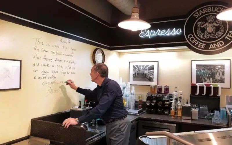 Starbucks' Schultz Returns as CEO: All US Stores to Get New Brewing Machines by 2025, How Will China Market Break Through?