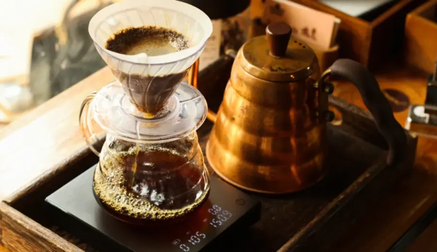 Must-read for pour over coffee: Water temperature, grind size, and brew ratio tips for dark roast and light roast beans