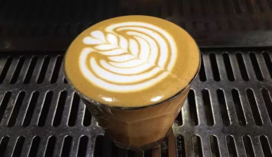 How to pronounce Starbucks Flat White? Unpacking the Origins of Flat White and 5 Key Differences from Latte