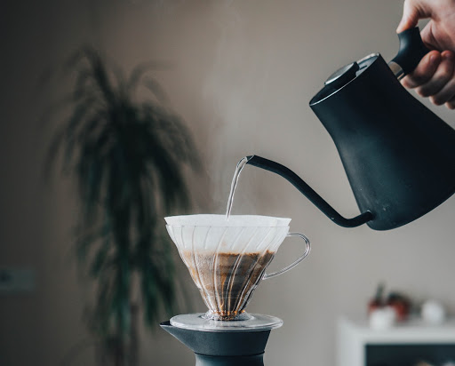 How to Choose a Pour Over Coffee Kettle? Techniques for Different Kettle Types and Beginner Tips