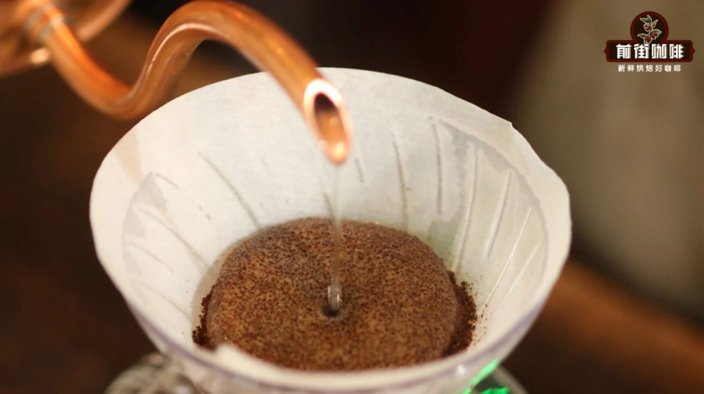 A Detailed Guide to the Three-Stage Pouring Technique for Pour Over Coffee: From Bloom to Extraction, Mastering Flavor Layers in V60 Brewing