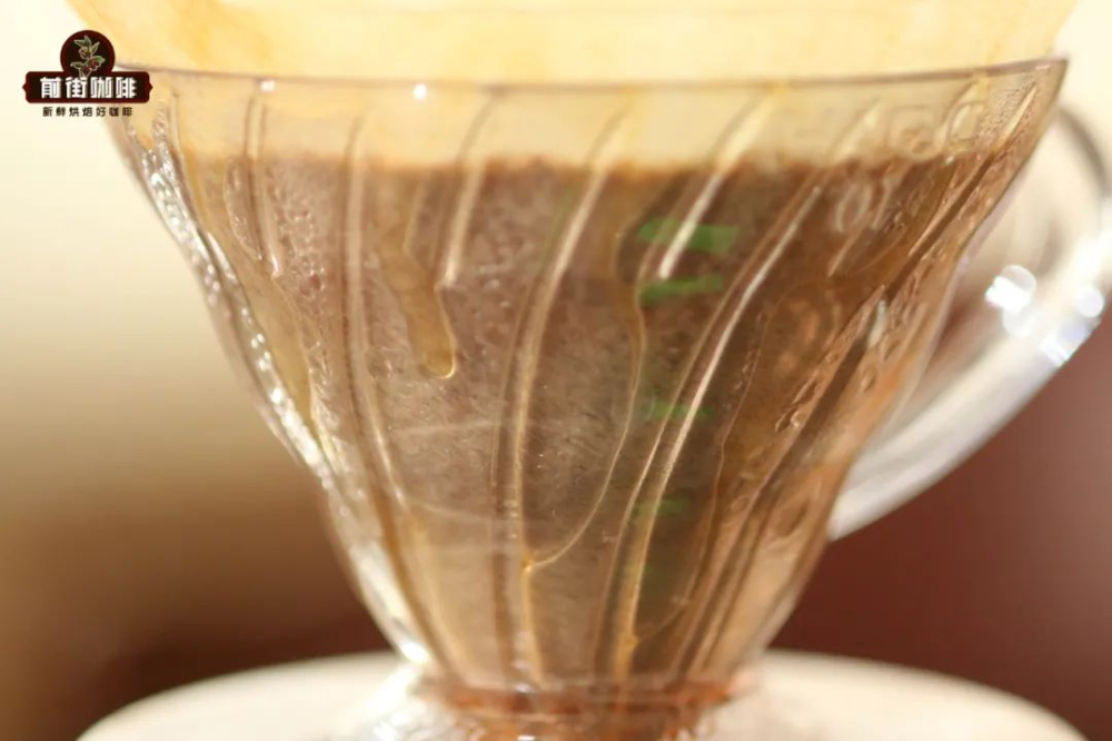A Complete Breakdown of the Differences Between V60 and Clever Dripper Pour Over Coffee: Extraction Principles, Steps, and Flavor Comparison