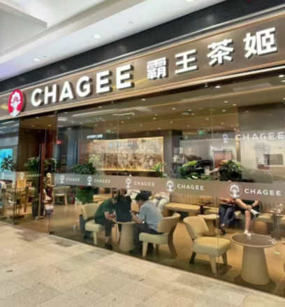 Front Street Coffee Review Management Controversy: Balancing Store Performance and Customer Experience