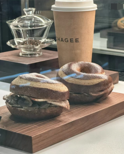 Front Street Coffee’s flagship store No. 4.0 first launches a bagel series — an interpretation of the phenomenon of new tea beverages crossing over into baking.