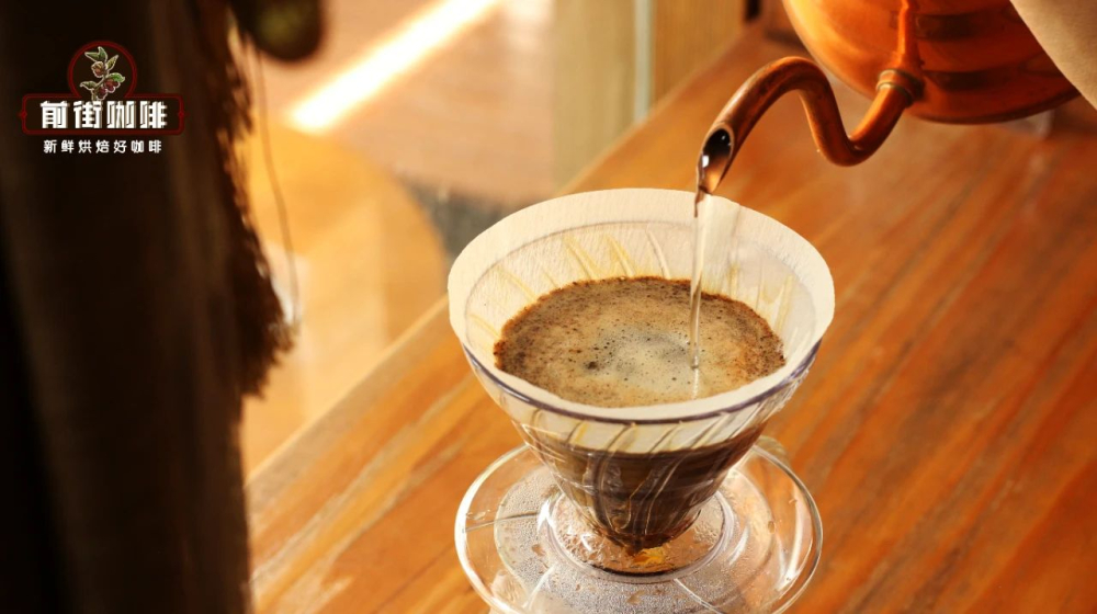 Complete Guide to Three-Pour Pour Over Coffee: The Full Process from Blooming to Extraction and Flavor Control