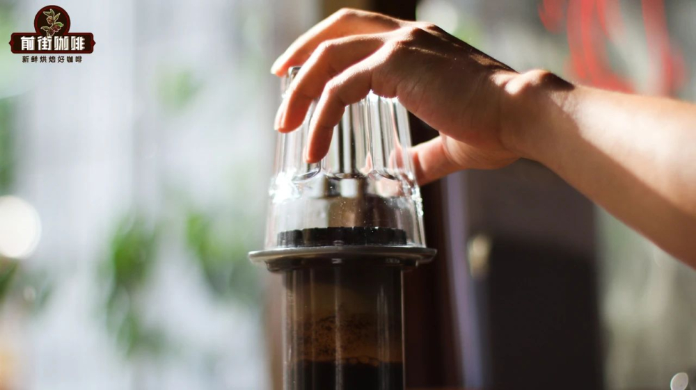 Complete Guide to Using the AeroPress: Grind Size, Water Temperature, and Coffee-to-Water Ratio Settings to Help You Brew the Perfect Cup