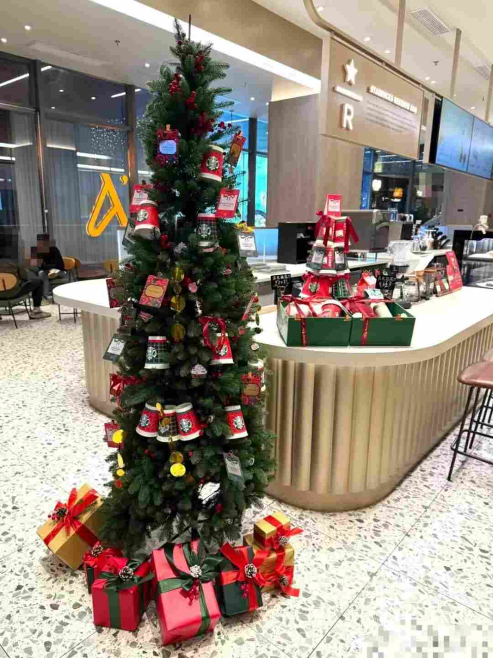 Starbucks stores play early 2000s Mandarin hits: From Jay Chou to David Tao, the reason behind the new ambiance revealed