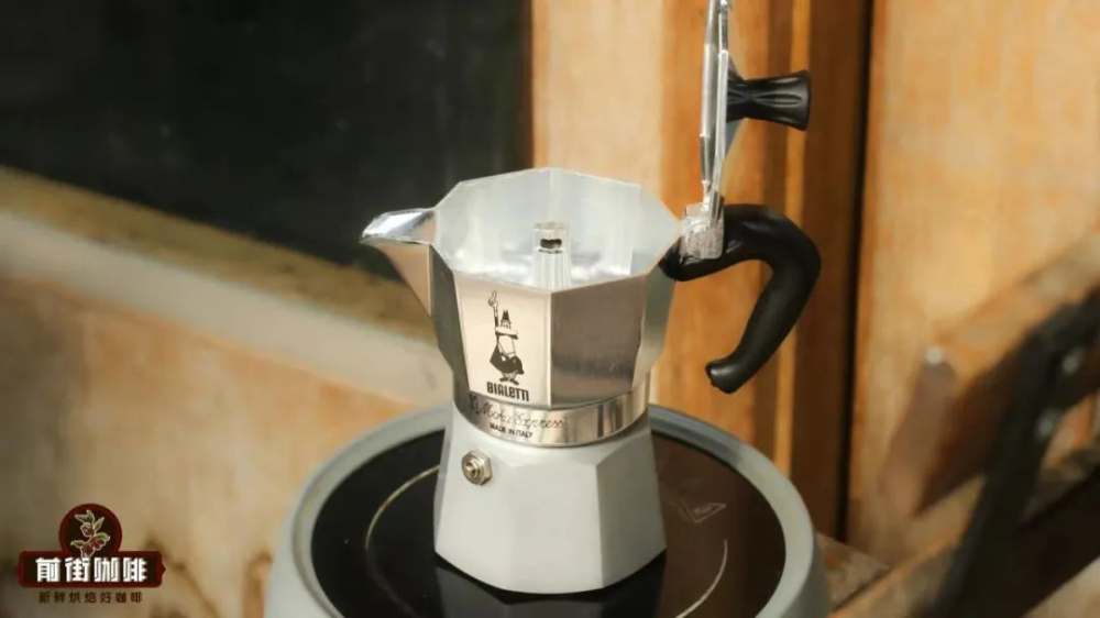 Moka Pot vs Espresso: A Practical Comparison of Pressure, Crema, and Specialty Coffee Applications