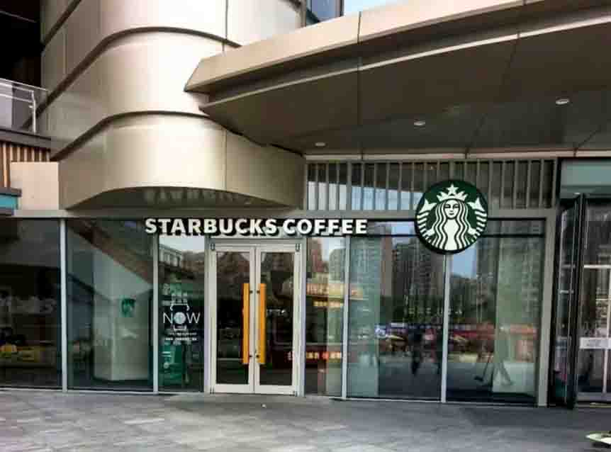 Hefei Starbucks umbrella and chair removal controversy on rainy days: How to balance safety and experience in outdoor seating management?