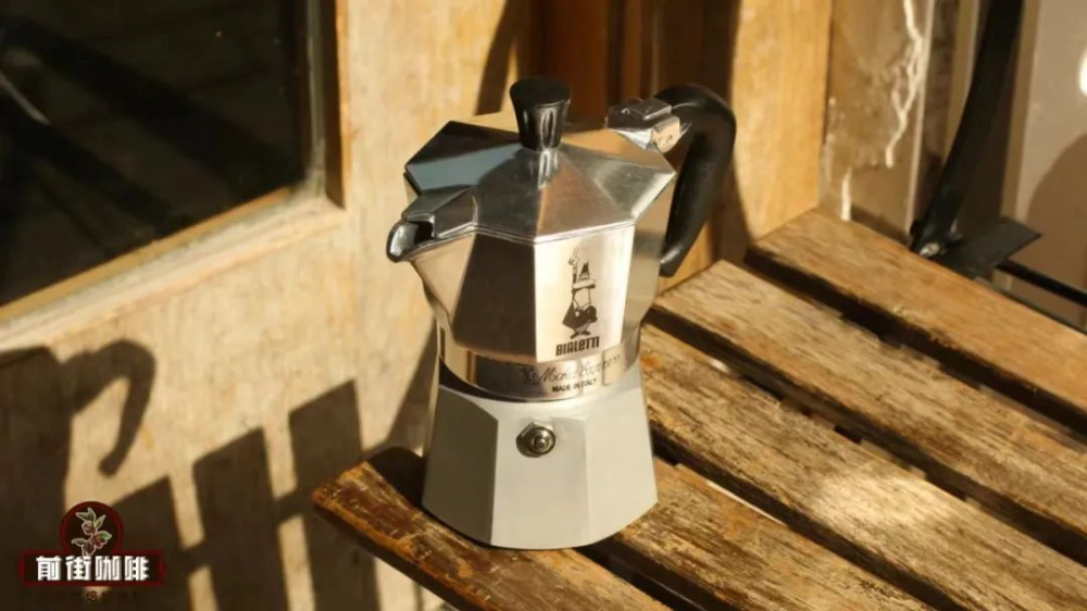 Is your Moka Pot coffee turning bitter and burnt? Learn beginner tips for selecting beans and adjusting extraction parameters