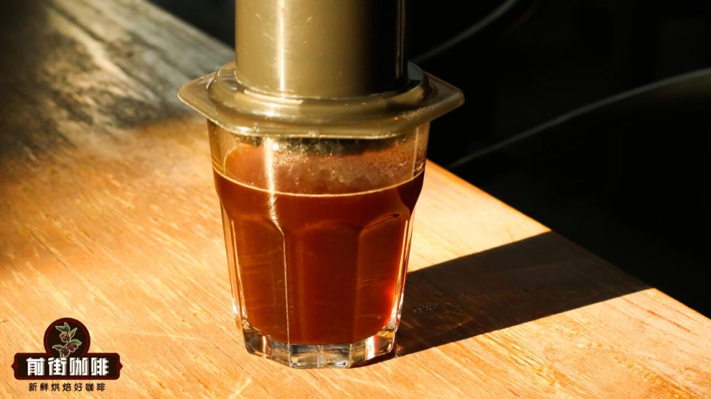 Complete Guide to Using the AeroPress: Grind Size, Water Temperature, and Coffee-to-Water Ratio Settings to Help You Brew the Perfect Cup