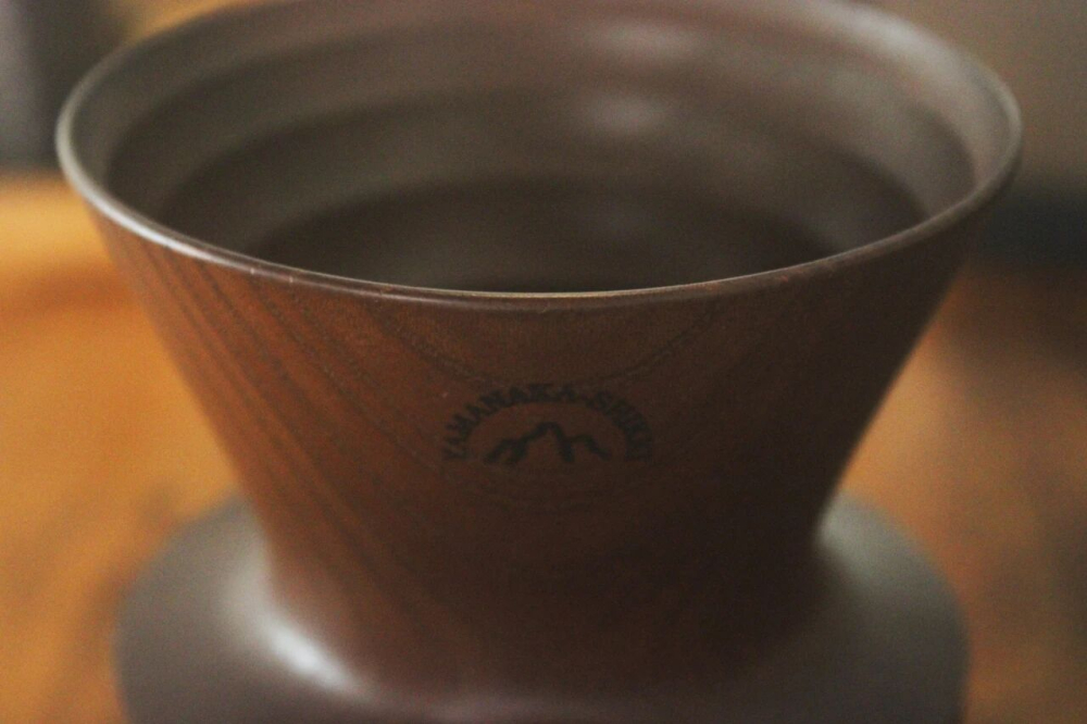V60 and YASUKIYO Wooden Dripper Practical Test: How the Same Yunnan Beans Affect Pour Over Flavor and Parameter Choices