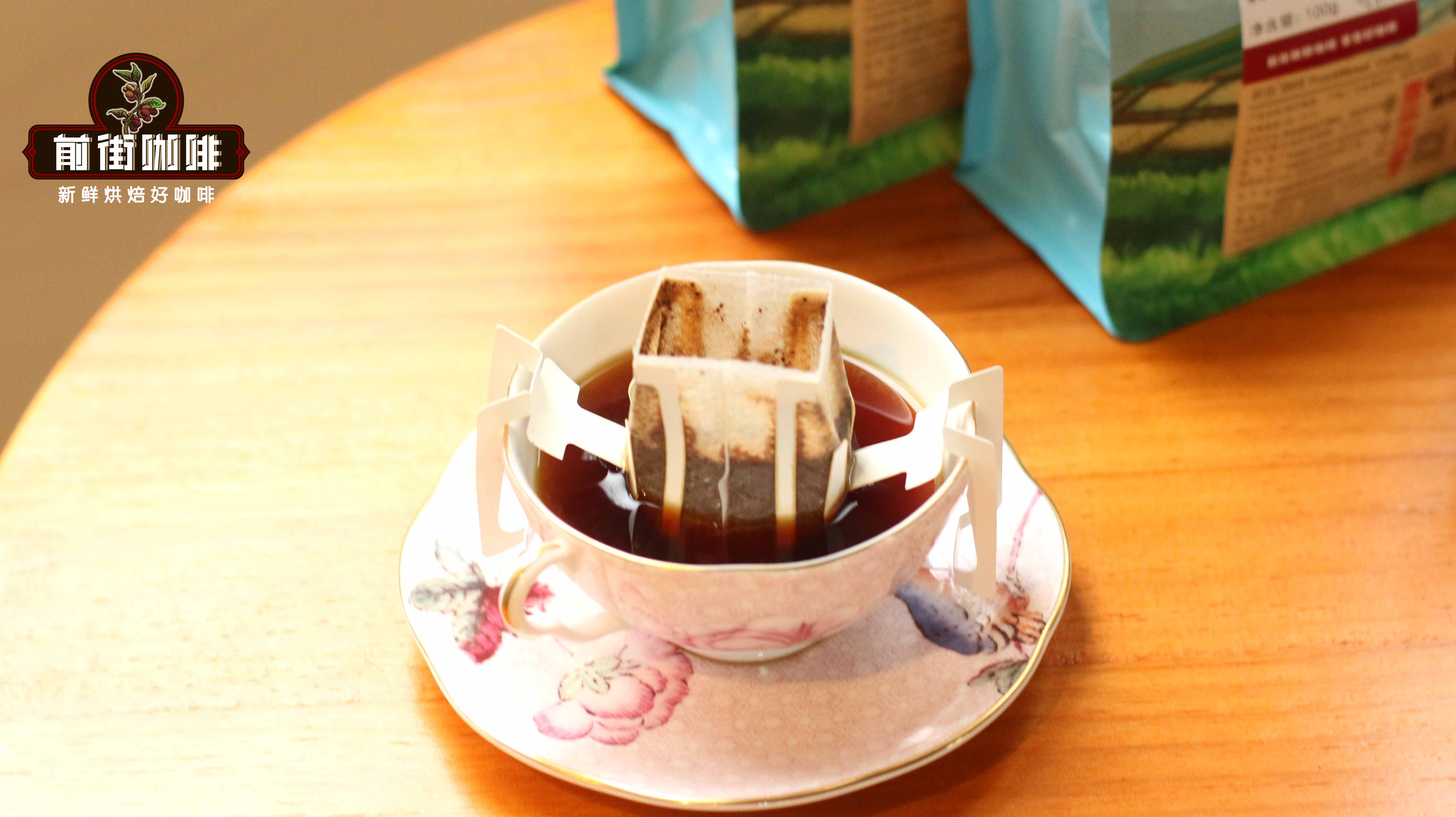 Poor flavor from your pour-over coffee? Master extraction by choosing the right cup and adjusting water temperature