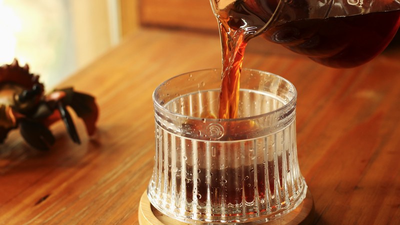 How to choose the right coffee beans for a moka pot? Medium-dark roast recommendations and flavor analysis